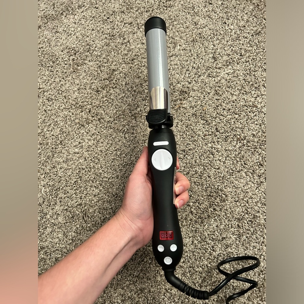 Beachwaver 1.25” hair curler